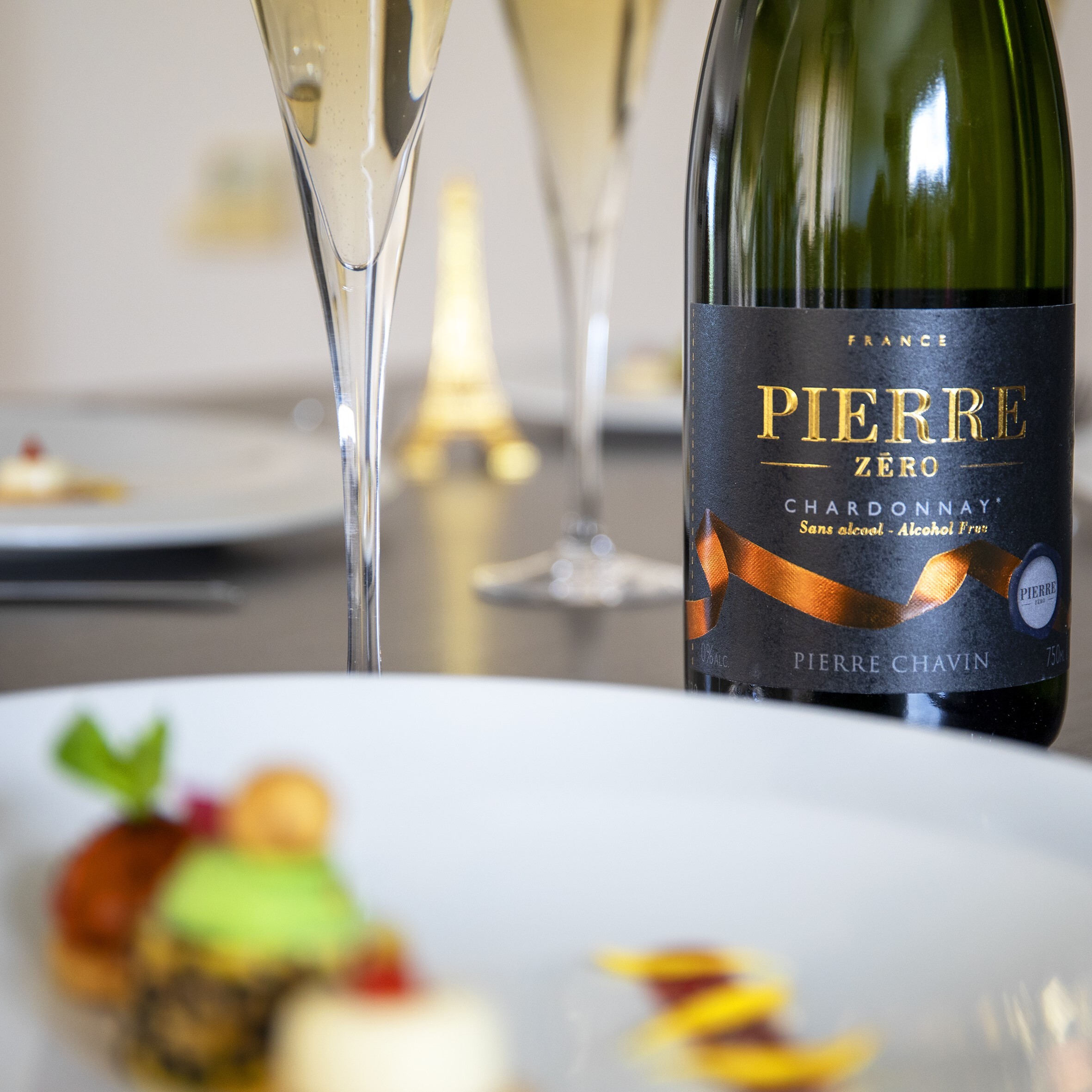 ドライなテイストで食事を引き立てる