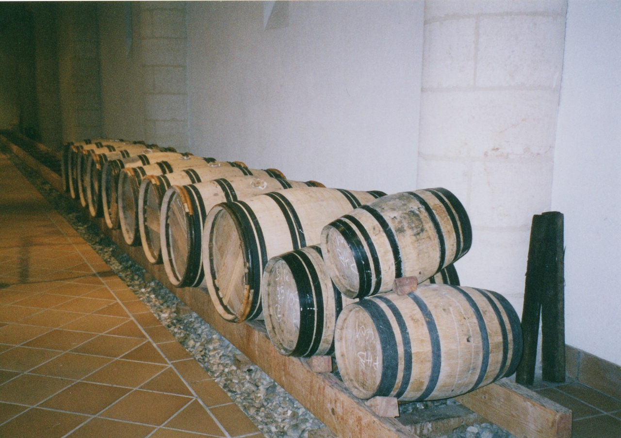 『オー・ブリオン白』の樽。少量生産の為、最後の一樽は規格外のサイズとなる