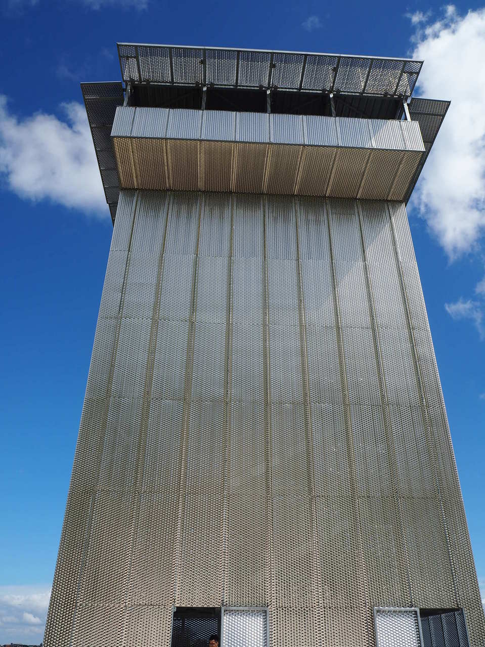 近年(2015年頃）に建てられた塔