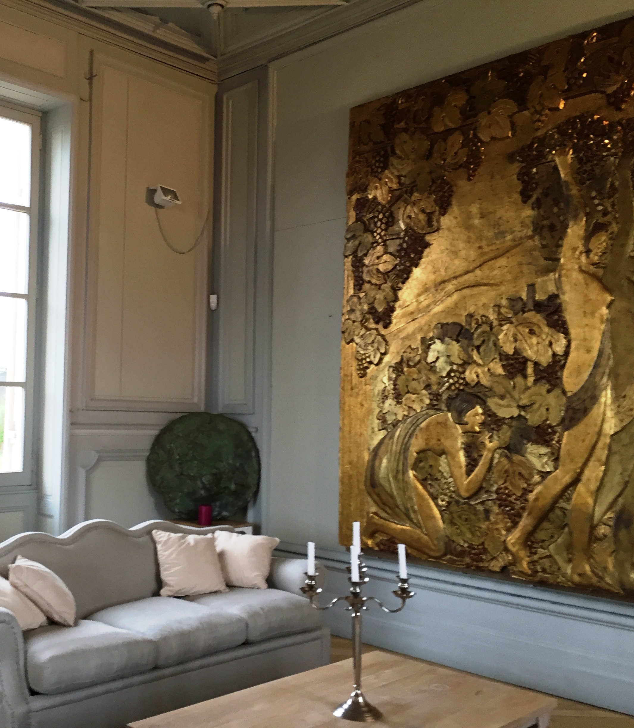 気品あるシャトーの内装