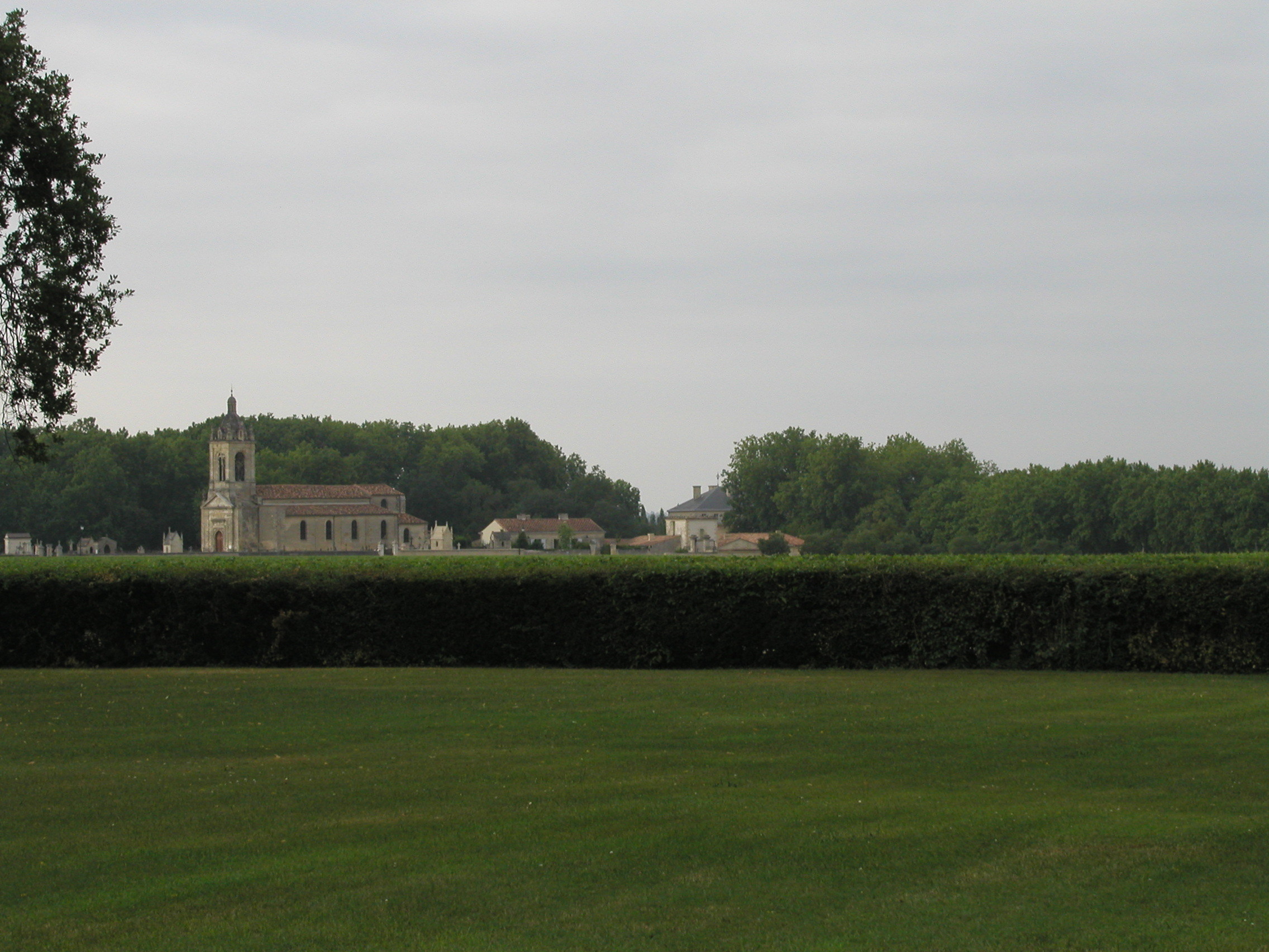 シャトーの裏庭よりの眺め