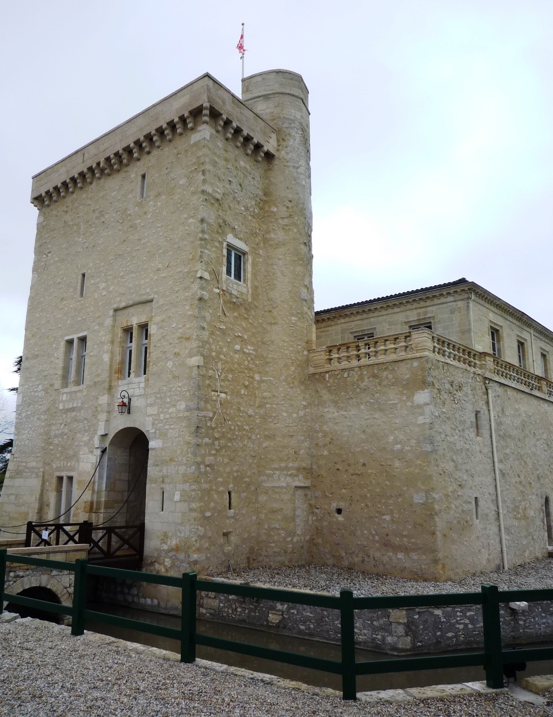 Chateau La Tour Carnet