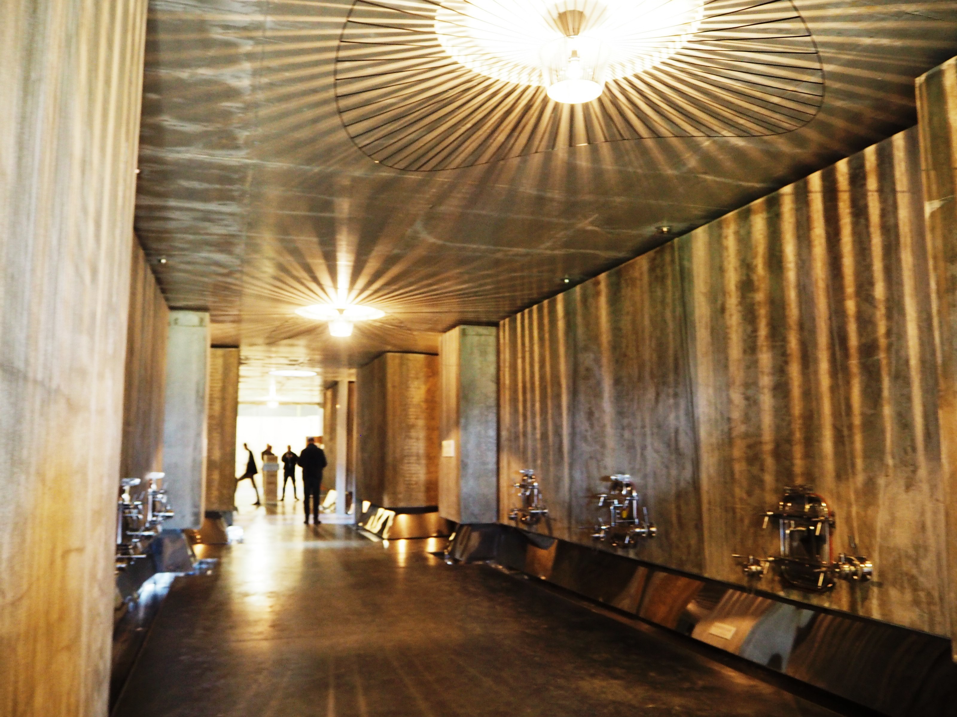 新しく改築されたコンクリートタンク