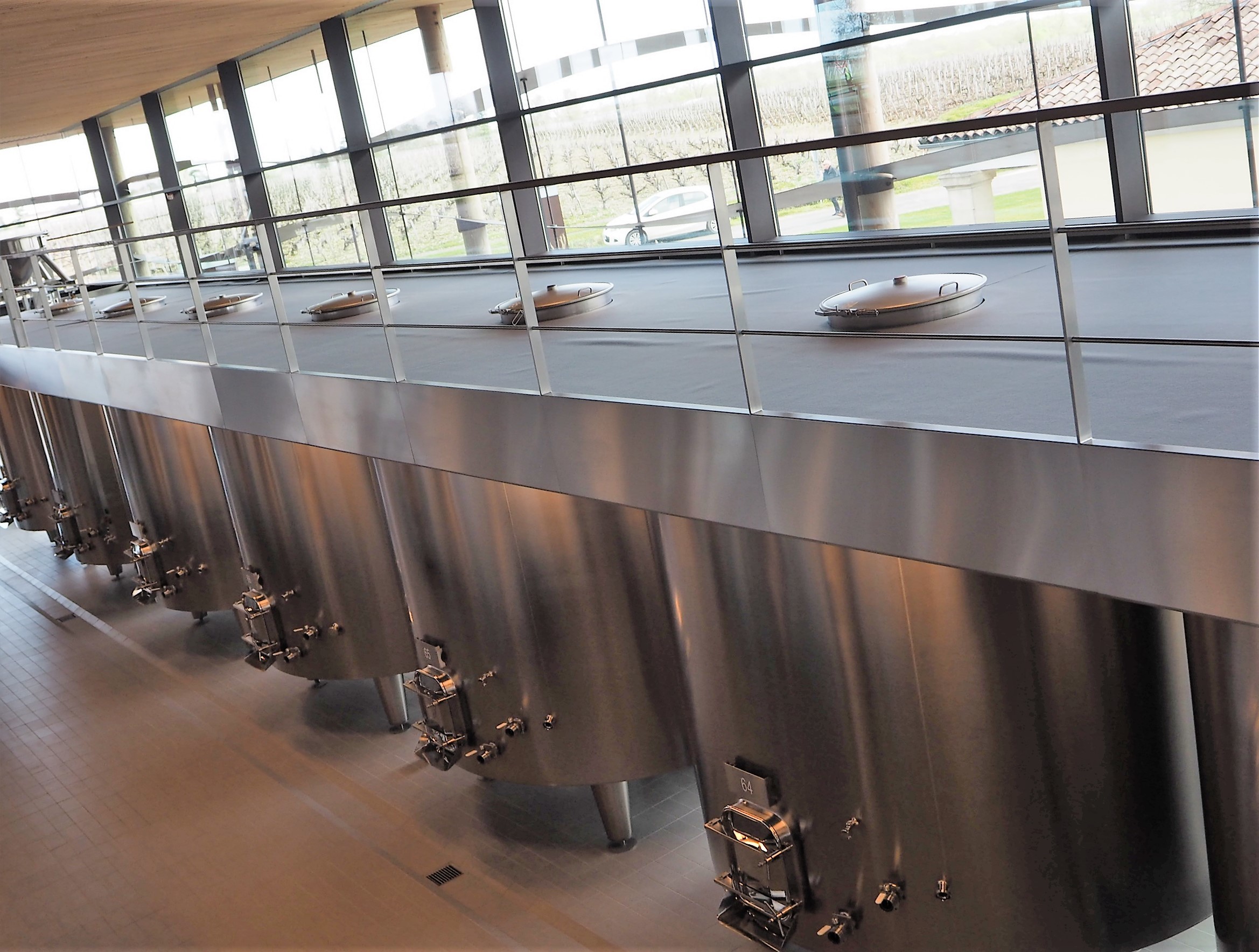 タンク上部からの作業もスムーズ