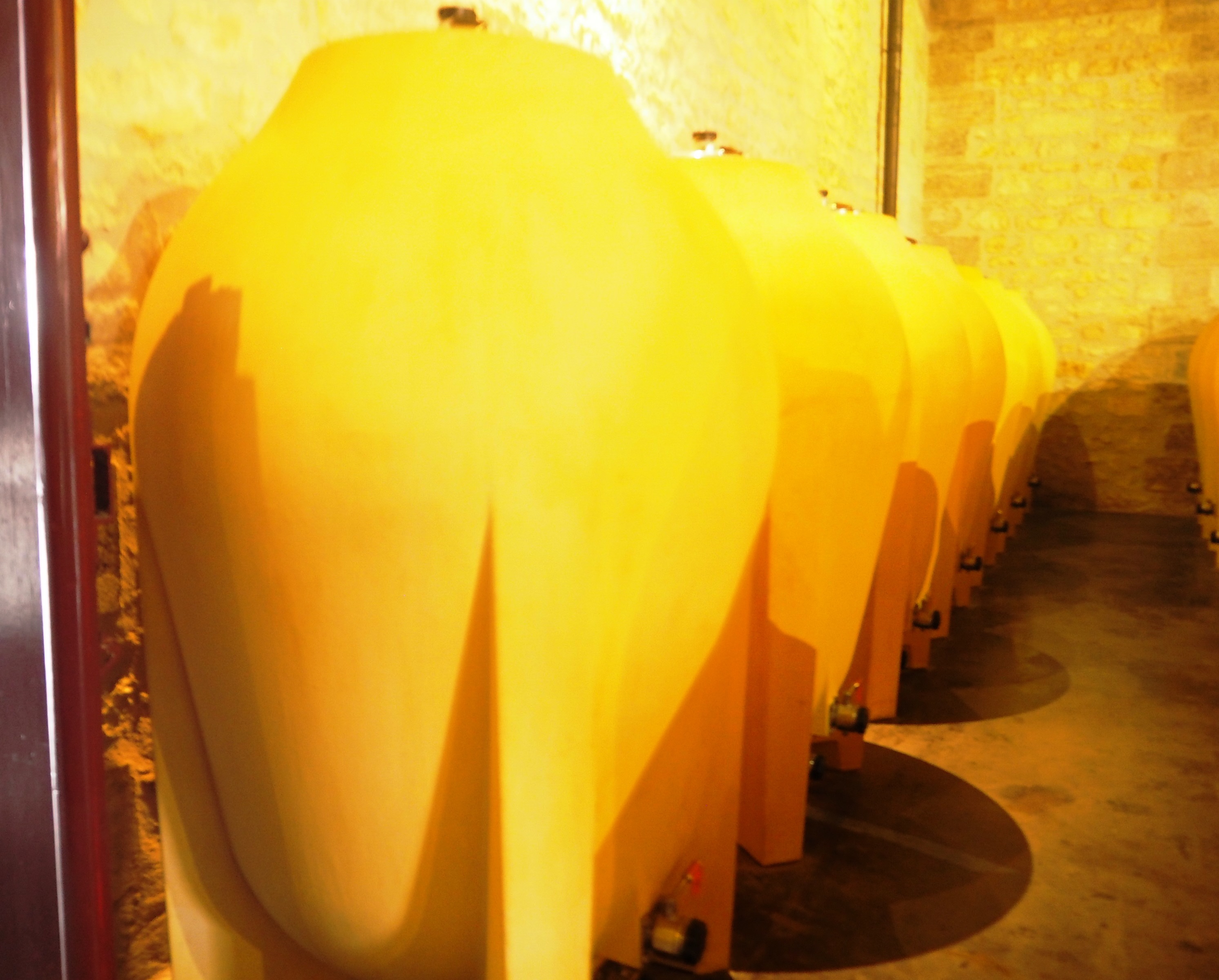 オーダーメイドの熟成用コンクリート製アンフォラ