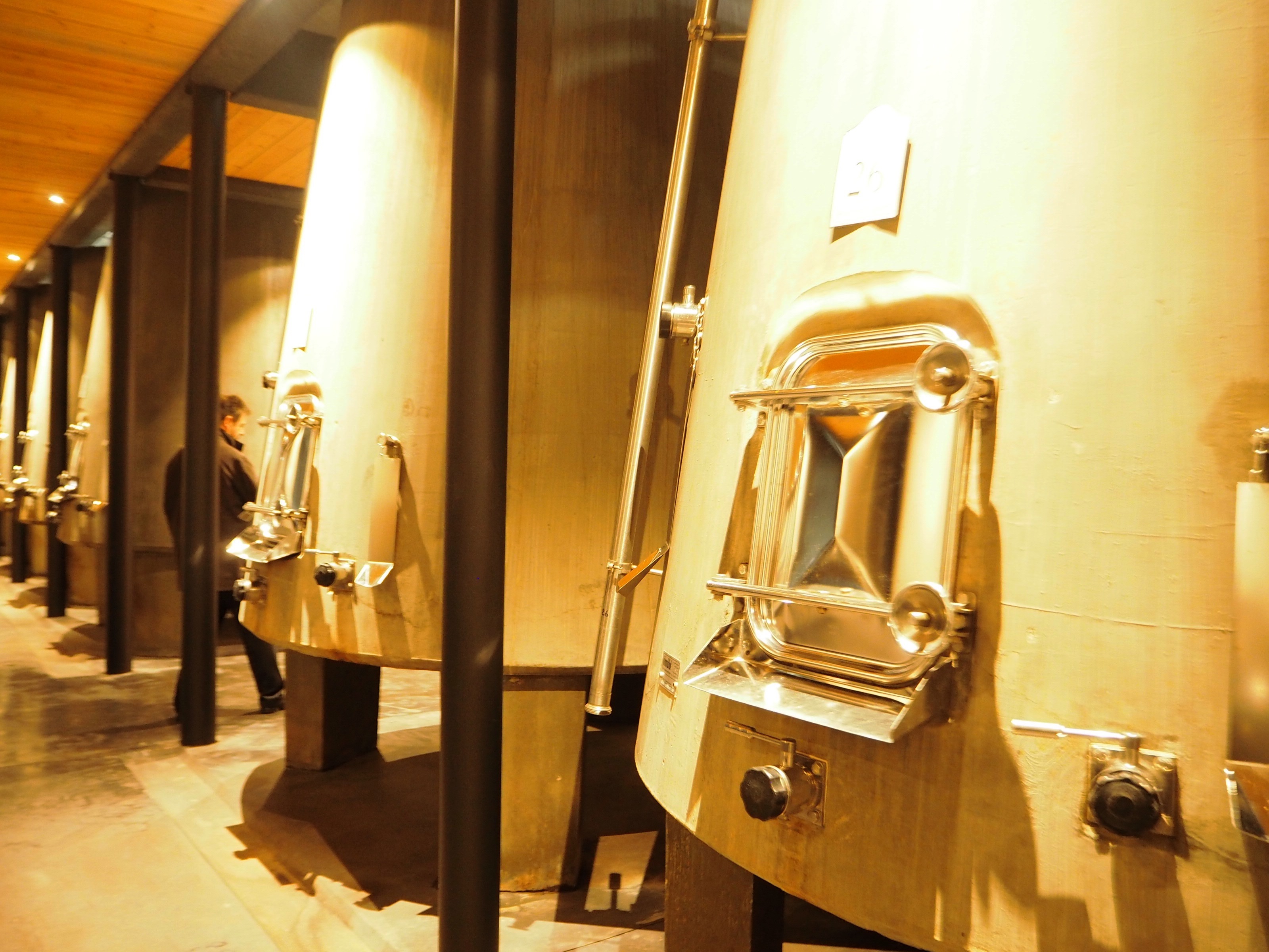 円錐型のコンクリート発酵槽