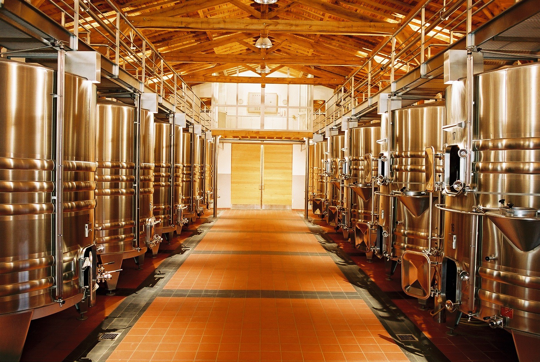 最新設備の揃ったセラー