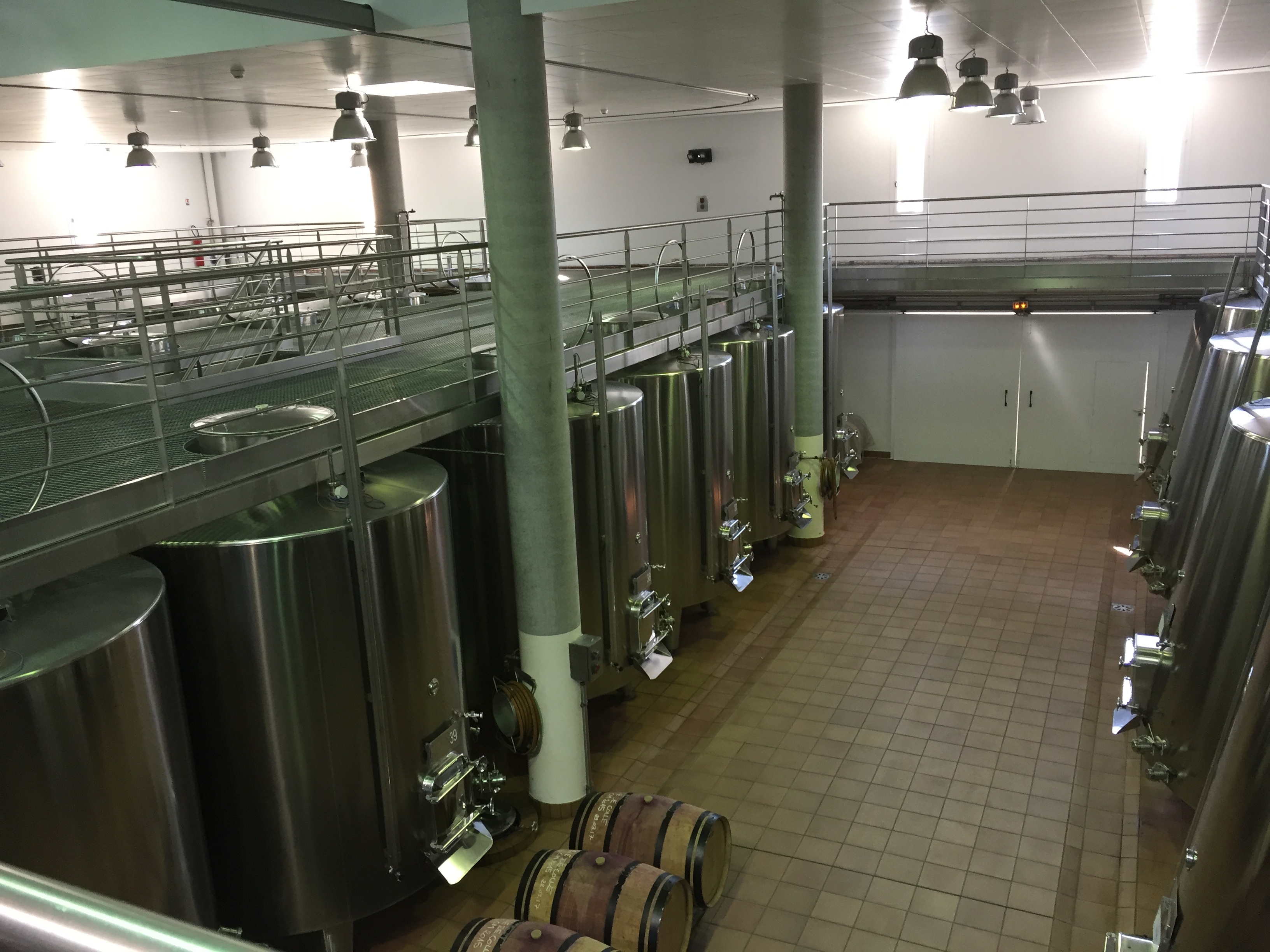 区画ごとに発酵が行われるステンレスタンク