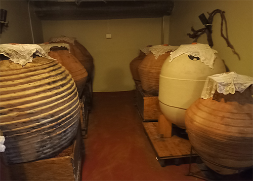 醗酵・熟成に使うアンフォラとエッグタンク