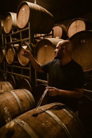 南アフリカ出身の醸造家、リアーン・モラー。ヨーロッパやカリフォルニアで経験を積んできました