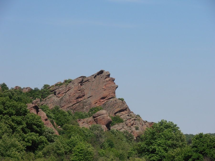 ベログラトチク村の赤い岩石