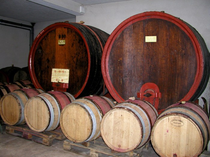 ワインが熟成される樽
