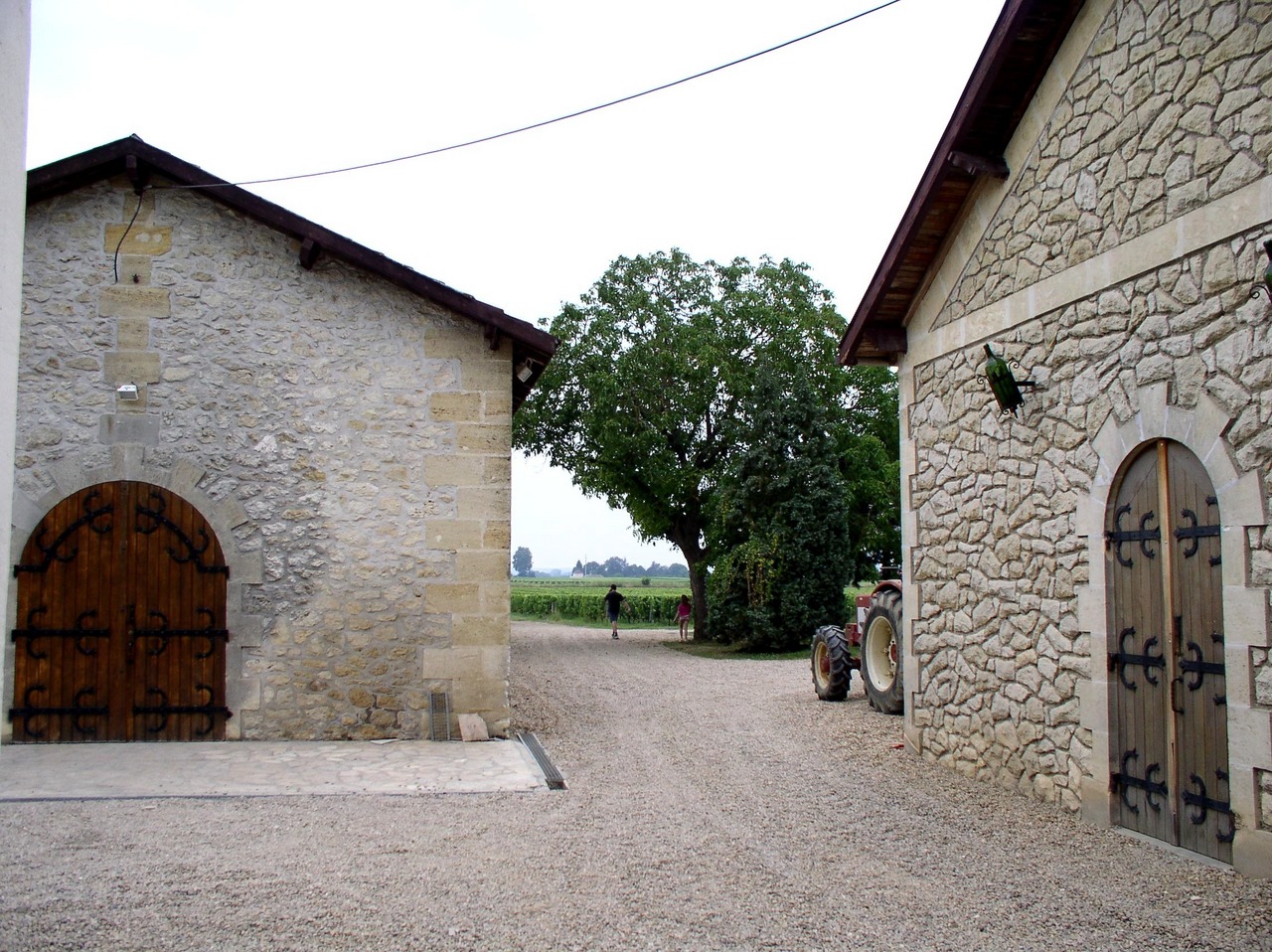 シャトー・パヴィのオーナー、ペルス氏とキノー・ランクロのアラン・レイノー博士の共同所有で始まった